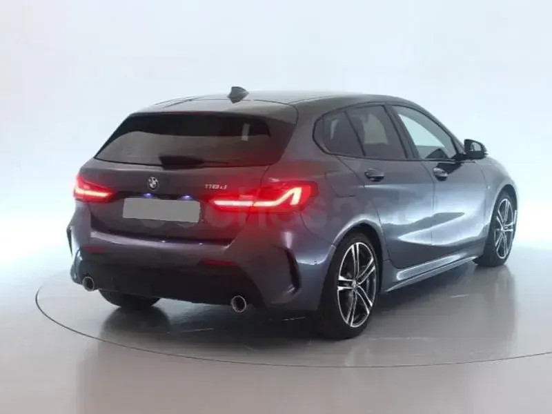 Usado BMW 118 150 CV (110 kW) 2021 Gris / plata Utilitario