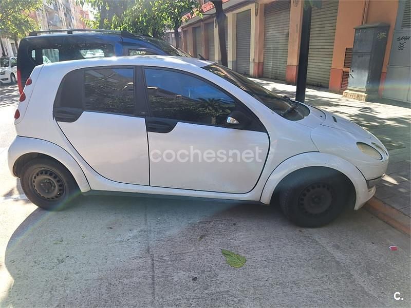 Usado Smart ForFour Passion 95 CV (69 kW) 2005 Blanco Utilitario