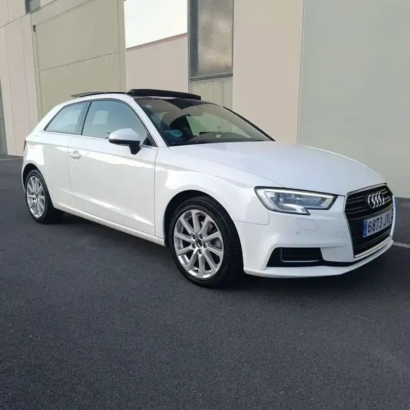 Usado Audi A3 Design 116 CV (85 kW) 2017 Plateado Utilitario