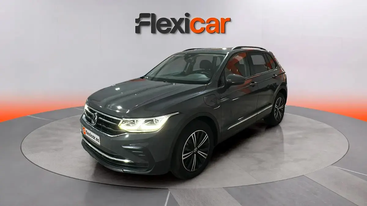 Usado VW Tiguan Life 245 CV (180 kW) 2022 Gris SUV