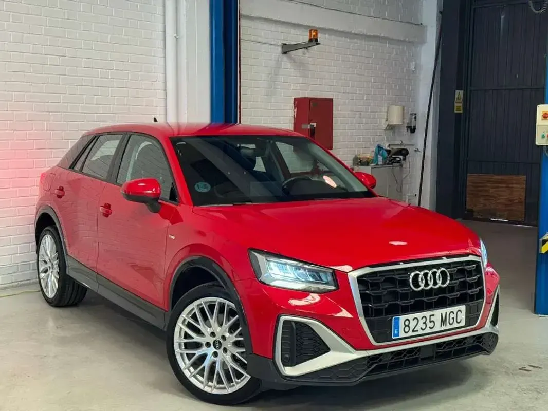 Usado Audi Q2 S-Line 116 CV (85 kW) 2023 Rojo SUV