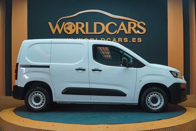 Usado Fiat Doblò 102 CV (75 kW) 2023 Blanco Monovolumen