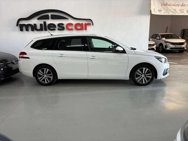 Usado Peugeot 308 SW Style 131 CV (96 kW) 2021 Blanco Familiar