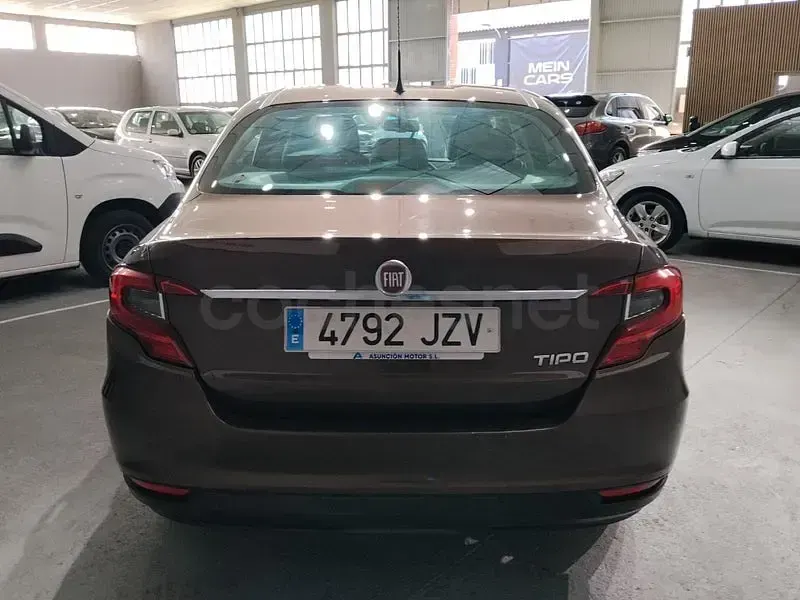 Usado Fiat Tipo Easy 95 CV (69 kW) 2017 Marrón Berlina