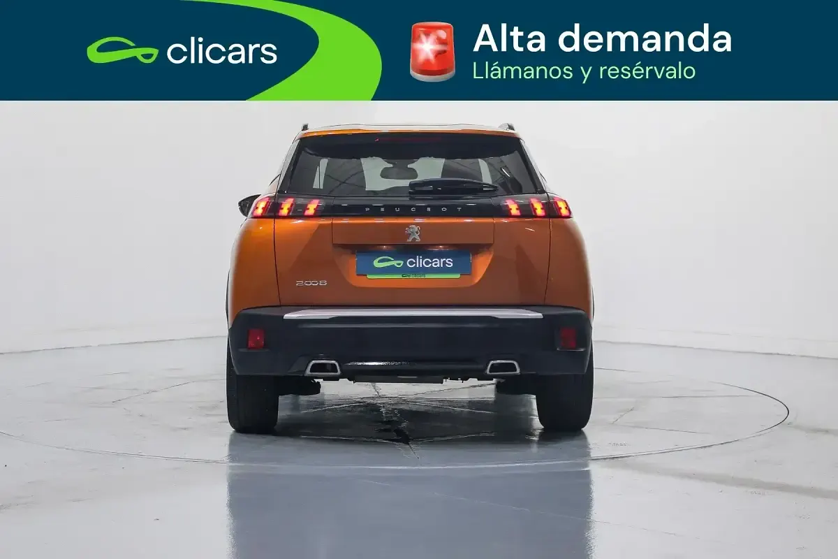 Usado Peugeot 2008 Allure 130 CV (95 kW) 2020 Naranja SUV