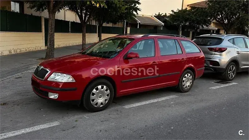 Usado Skoda Octavia 105 CV (77 kW) 2008 Rojo Familiar