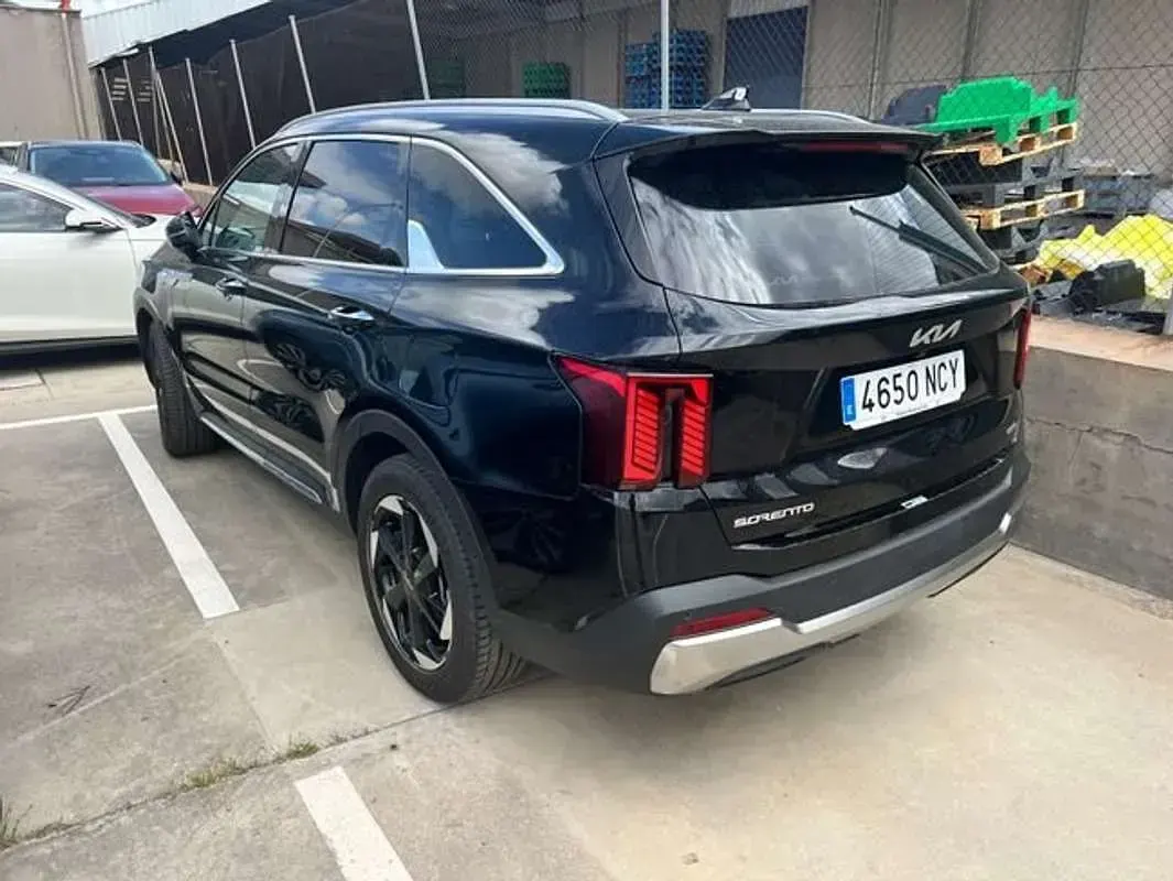 Usado Kia Sorento 252 CV (185 kW) 2025 Negro SUV