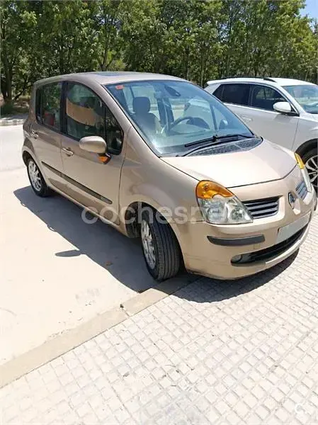 Usado Renault Modus Dynamique 98 CV (72 kW) 2005 Beige Monovolumen