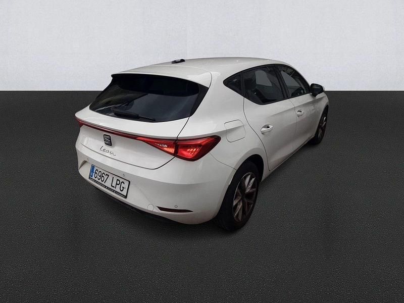 Usado Seat Leon Style 115 CV (84 kW) 2021 Blanco Utilitario