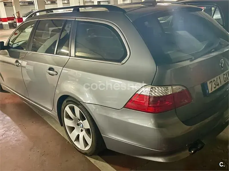 Usado BMW 523 177 CV (130 kW) 2008 Gris / plata Familiar