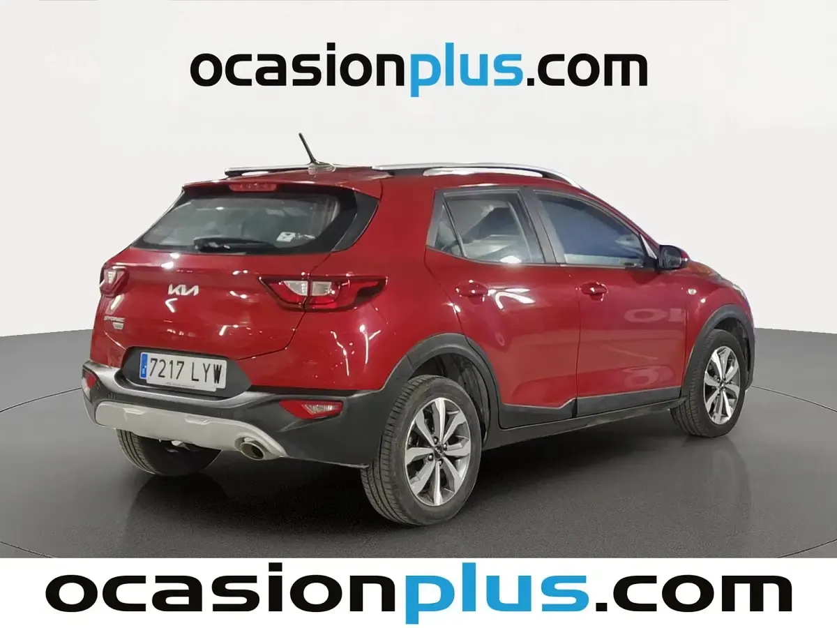 Usado Kia Stonic 100 CV (73 kW) 2022 Rojo SUV
