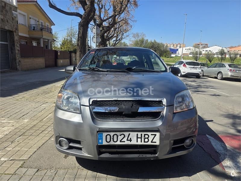 Usado Chevrolet Aveo LT 101 CV (74 kW) 2011 Gris / plata Berlina