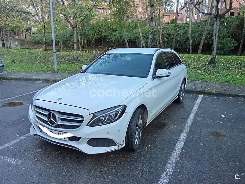 Usado Mercedes C200 136 CV (100 kW) 2015 Blanco Familiar