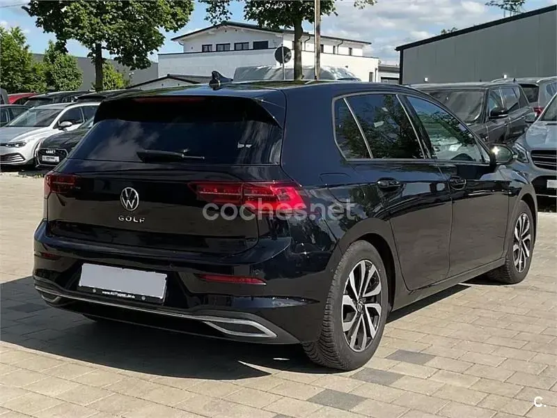Usado VW Golf VIII Life 150 CV (110 kW) 2022 Negro Berlina