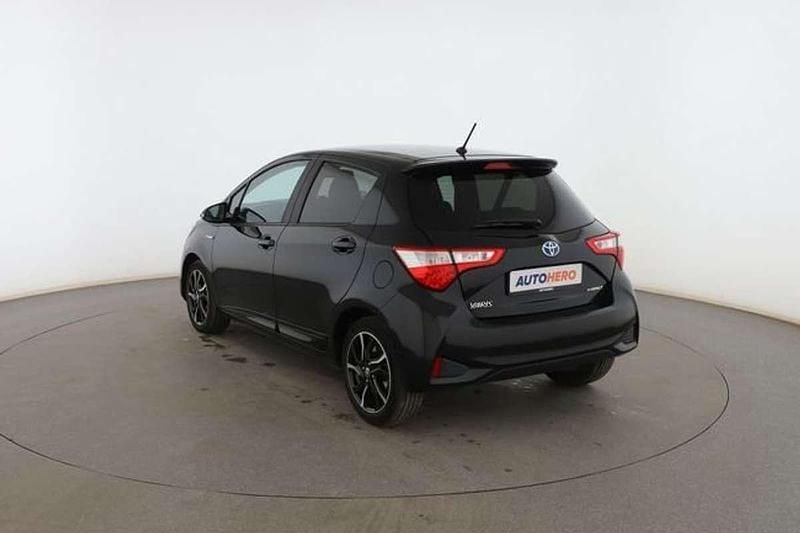 Usado Toyota Yaris Hybrid 101 CV (74 kW) 2018 Negro Berlina