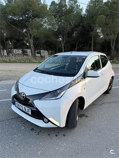 Usado Toyota Aygo X-play 69 CV (50 kW) 2017 Blanco Utilitario