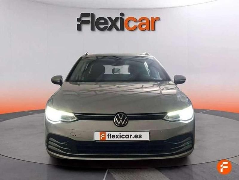 Usado VW Golf VIII 116 CV (85 kW) 2021 Gris Familiar