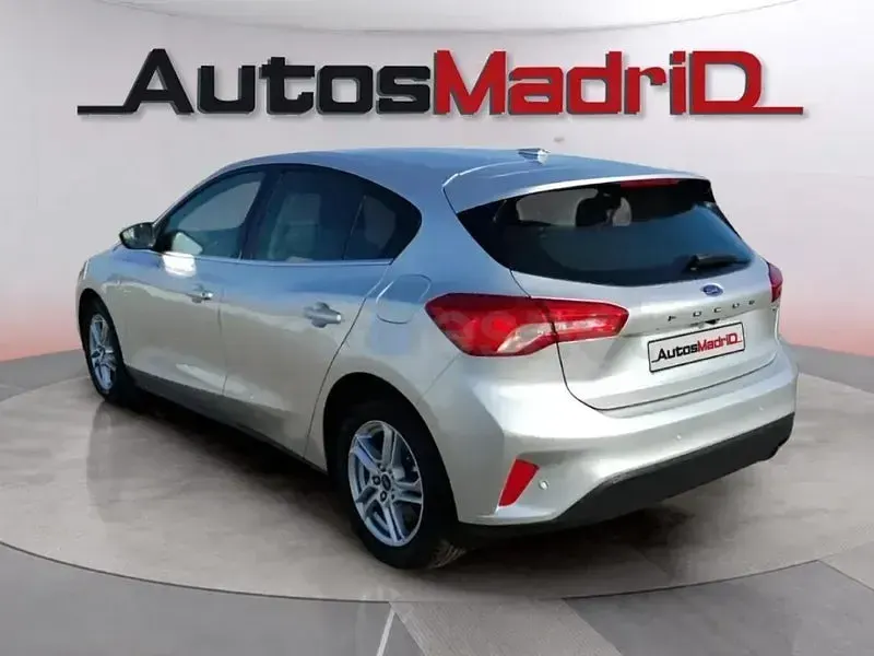 Usado Ford Focus Trend 125 CV (91 kW) 2021 Gris / plata Berlina