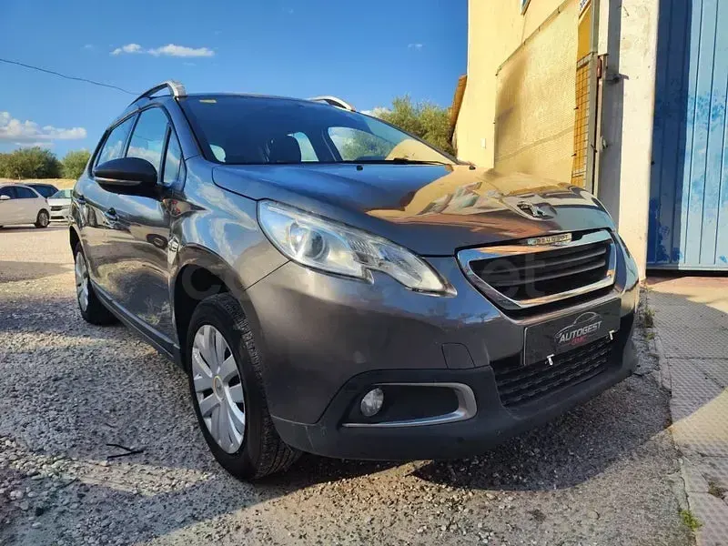 Usado Peugeot 2008 Style 82 CV (60 kW) 2015 Gris / plata SUV