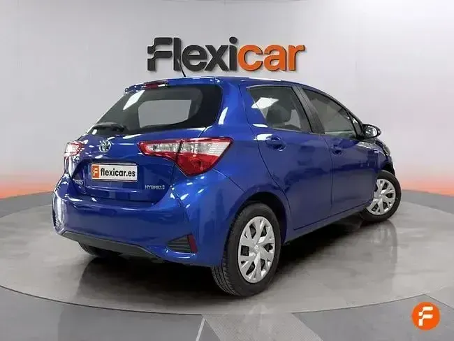 Usado Toyota Yaris Hybrid Active 100 CV (73 kW) 2020 Azul