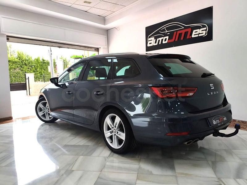 Usado Seat Leon FR 150 CV (110 kW) 2019 Gris / plata Familiar