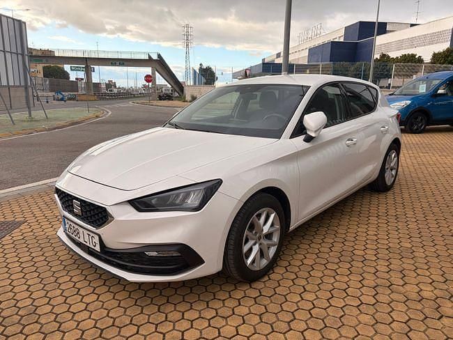 Usado Seat Leon Style 115 CV (84 kW) 2021 Blanco Berlina