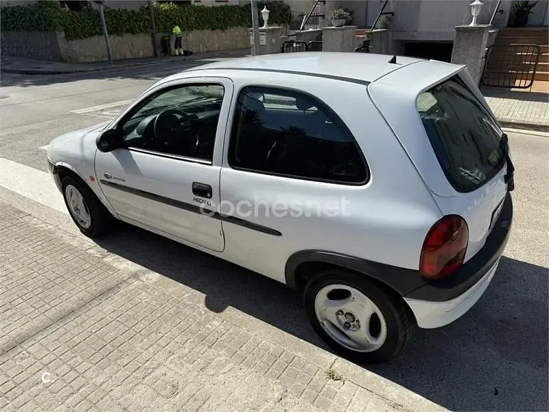 Usado Opel Corsa 65 CV (47 kW) 1999 Blanco Berlina