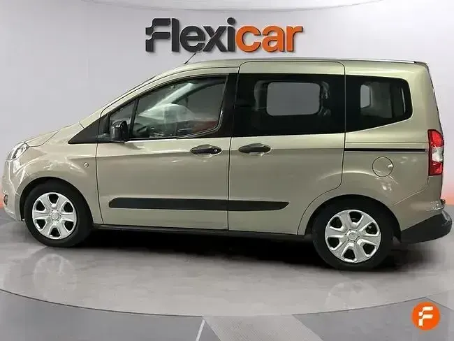 Usado Ford Tourneo Courier Ambiente 100 CV (73 kW) 2015 Gris Monovolumen