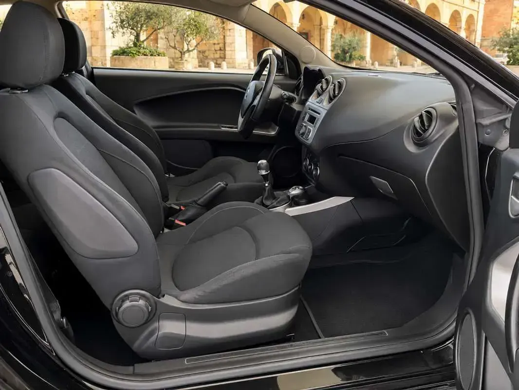 Usado Alfa Romeo MiTo Distinctive 95 CV (69 kW) 2012 Negro Utilitario
