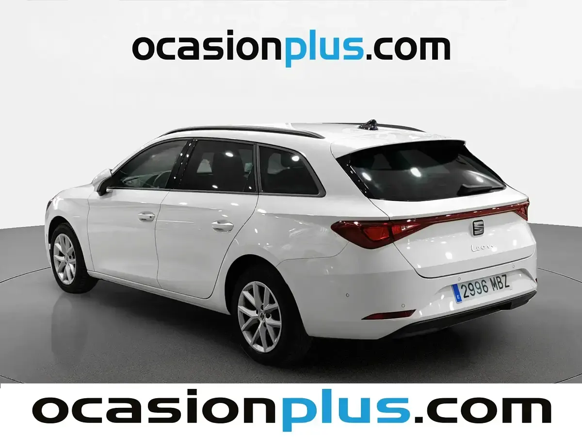 Usado Seat Leon Style 110 CV (80 kW) 2022 Blanco Familiar