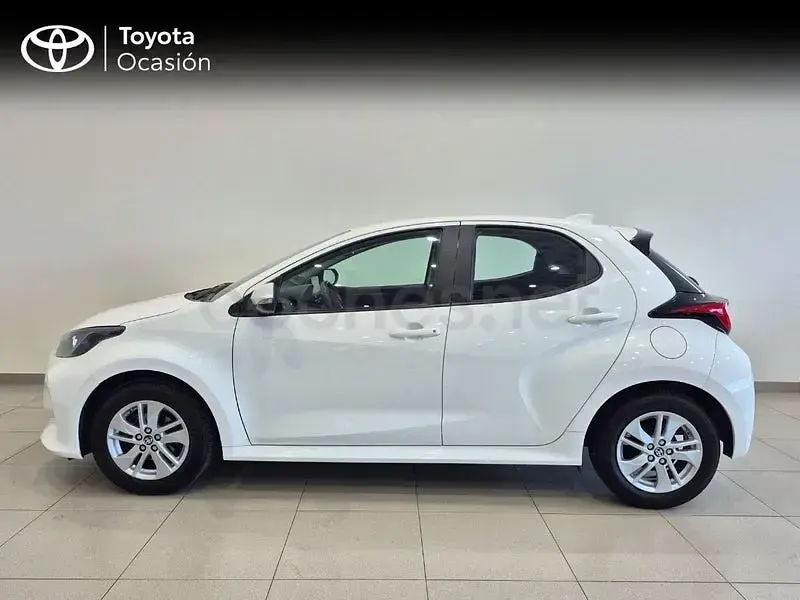 Usado Toyota Yaris 125 CV (91 kW) 2023 Blanco Utilitario