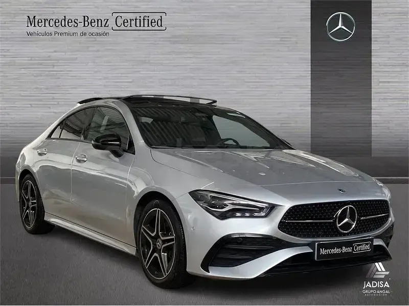 Usado Mercedes CLA200 163 CV (119 kW) 2025 Gris / plata Berlina