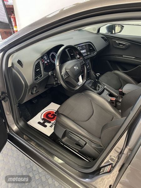Usado Seat Leon FR 150 CV (110 kW) 2016 Gris Familiar