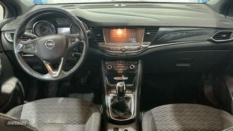 Usado Opel Astra Dynamic 136 CV (100 kW) 2017 Rojo Berlina