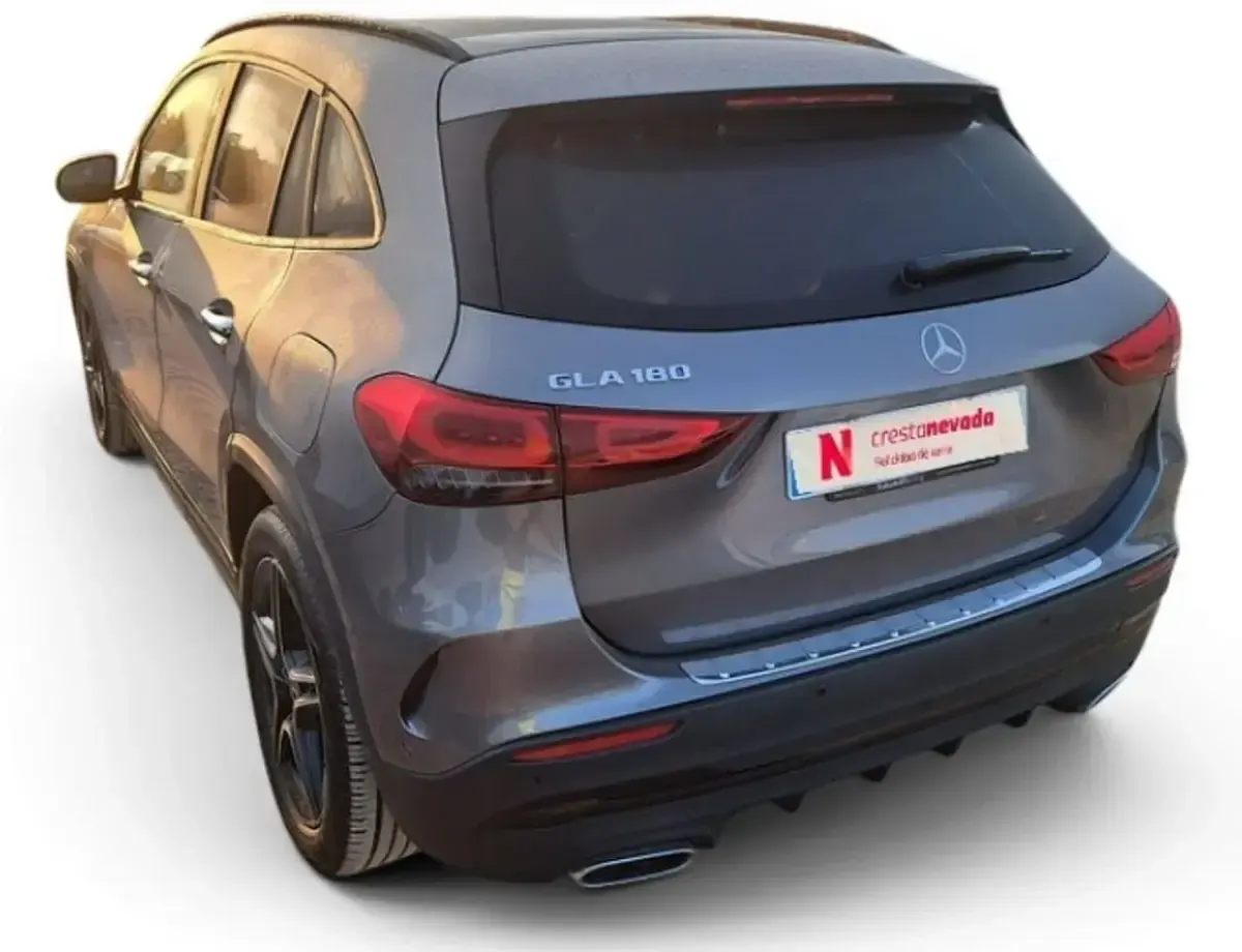 Usado Mercedes GLA180 AMG line 136 CV (100 kW) 2023 Gris SUV