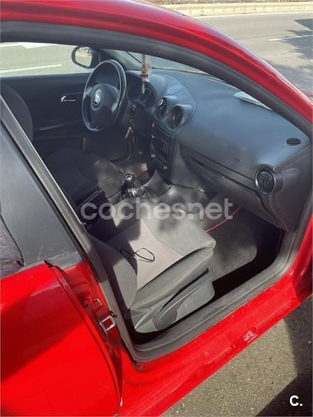 Usado Seat Cordoba 100 CV (73 kW) 2003 Rojo Berlina