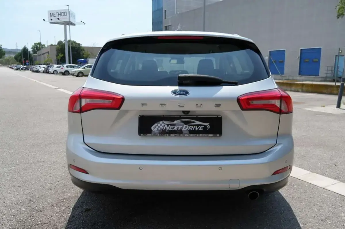 Usado Ford Focus Active X 120 CV (88 kW) 2021 Plateado Utilitario