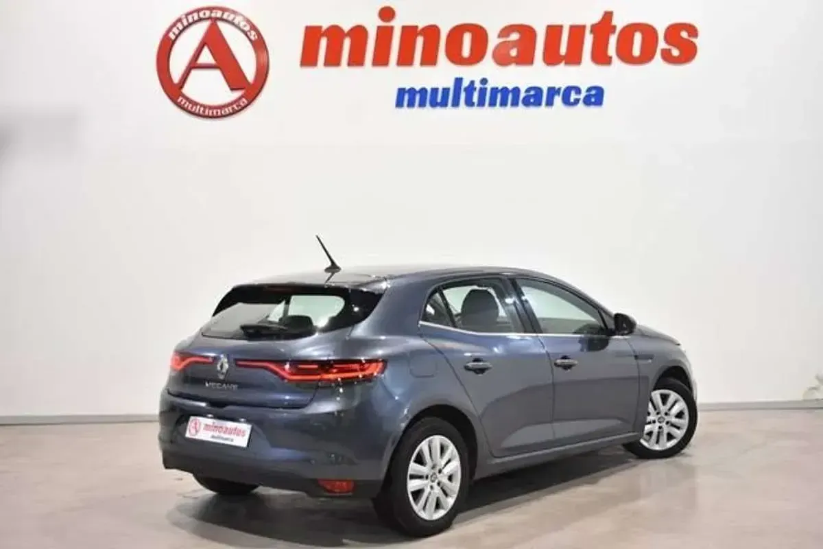 Usado Renault Mégane IV Business 116 CV (85 kW) 2022 Gris Utilitario