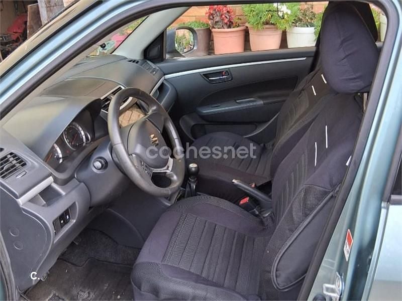 Usado Suzuki Swift GL 95 CV (69 kW) 2011 Gris / plata Utilitario