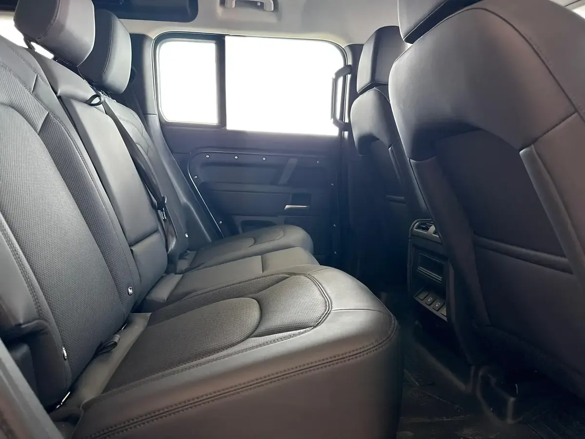 Usado Land Rover Defender S 249 CV (183 kW) 2025 Gris SUV