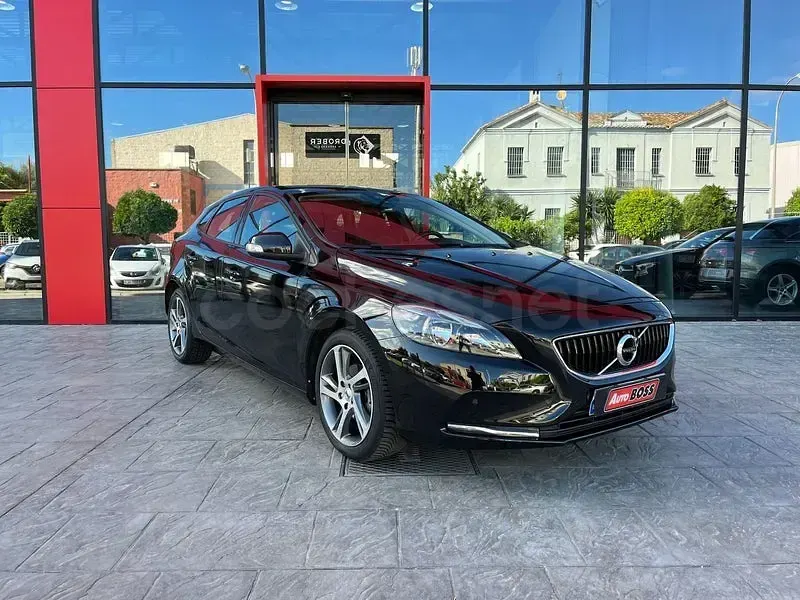 Usado Volvo V40 Momentum 120 CV (88 kW) 2018 Negro Berlina