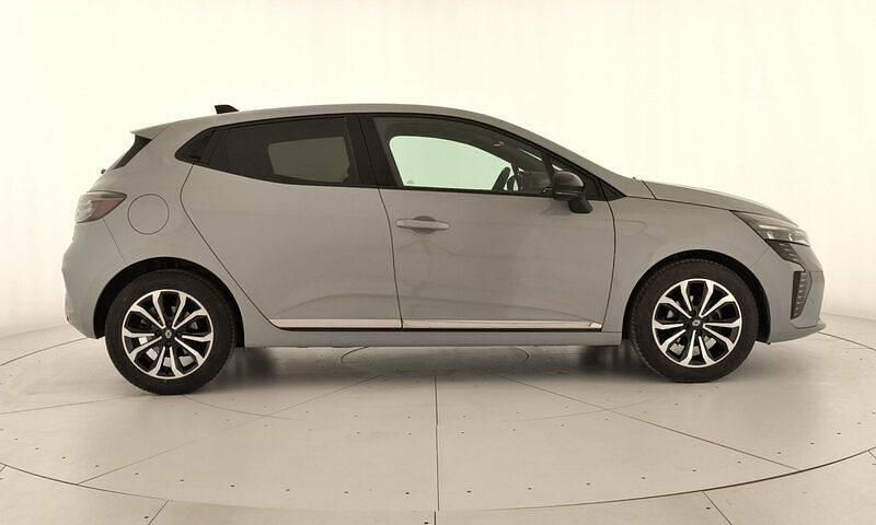 Usado Renault Clio V Techno 100 CV (73 kW) 2025 Gris Berlina