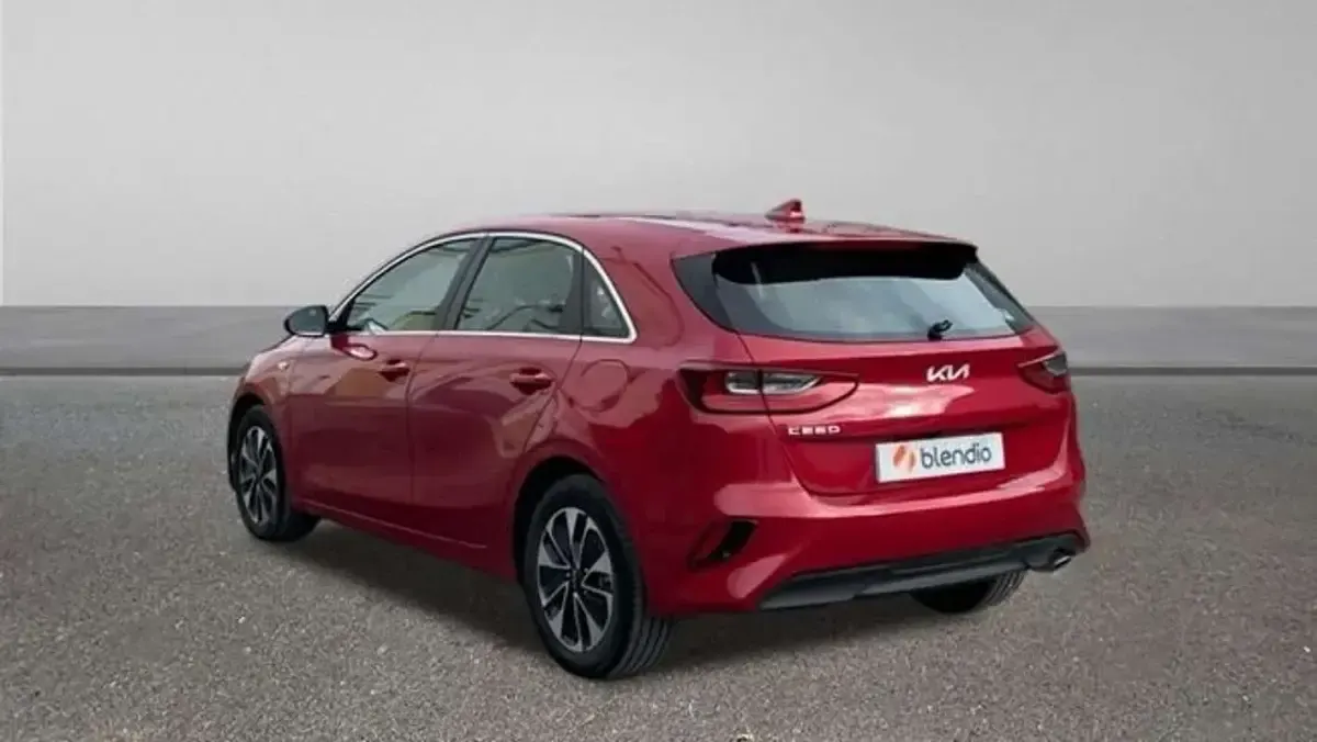 Usado Kia Ceed 101 CV (74 kW) 2024 Rojo Utilitario
