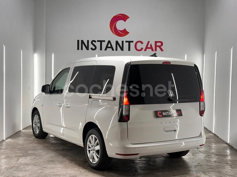 Usado VW Caddy Beach 102 CV (75 kW) 2021 Blanco Monovolumen
