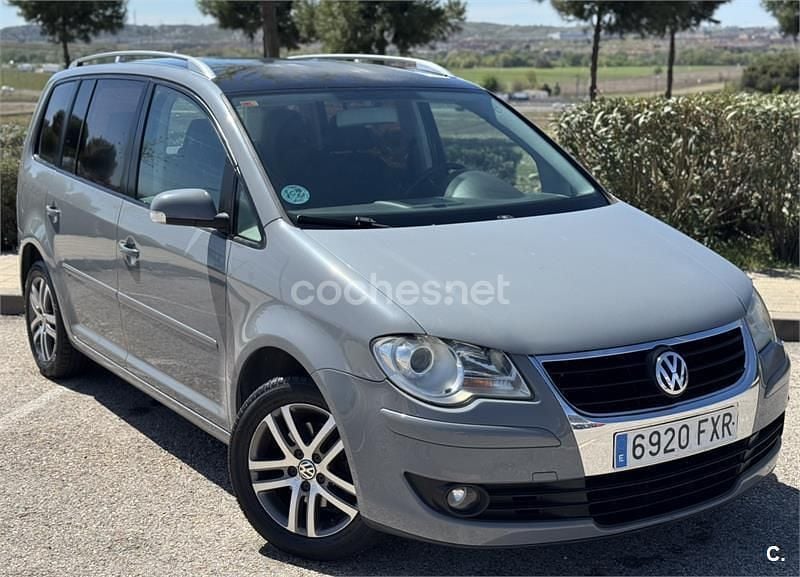 Usado VW Touran Highline 140 CV (102 kW) 2007 Gris / plata Monovolumen