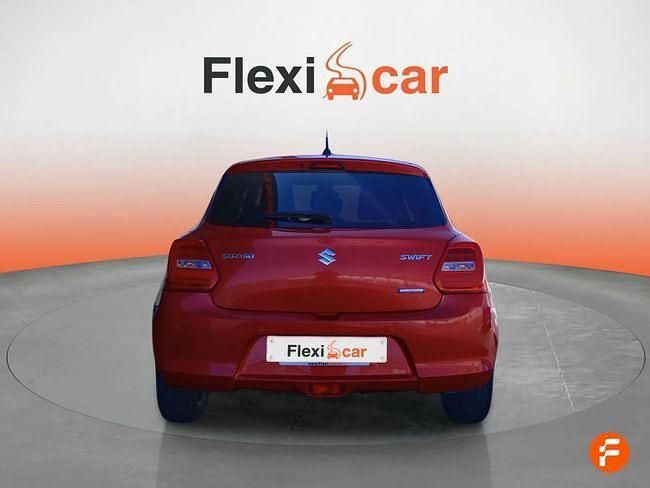 Usado Suzuki Swift 83 CV (61 kW) 2021 Rojo Utilitario