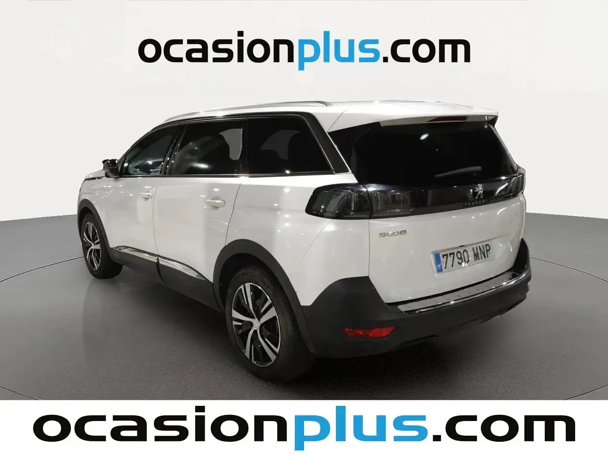 Usado Peugeot 5008 Allure 136 CV (100 kW) 2024 Blanco SUV