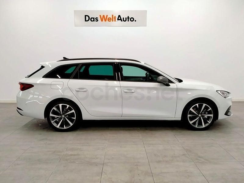 Usado Seat Leon FR 150 CV (110 kW) 2025 Blanco Familiar