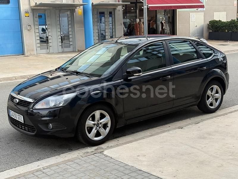 Negro Usado 2010 Ford Focus Trend Berlina | 3900 € (Buen precio) - Imagen 1/4