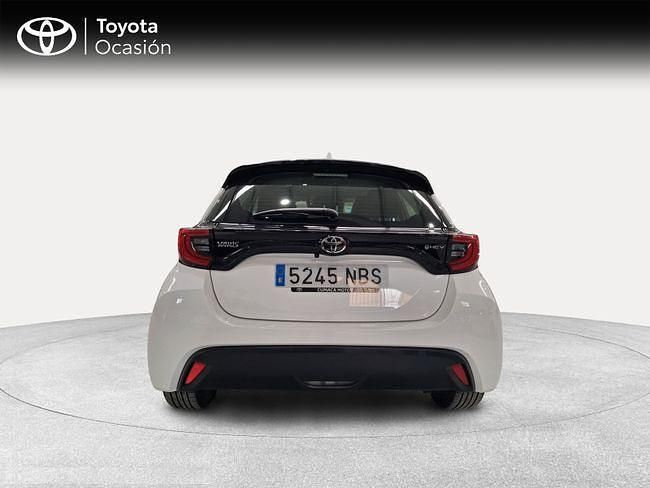 Usado Toyota Yaris Hybrid Active 116 CV (85 kW) 2025 Blanco Berlina